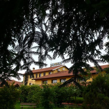 Hotel Ristorante La Perla Varallo Pombia Exterior photo