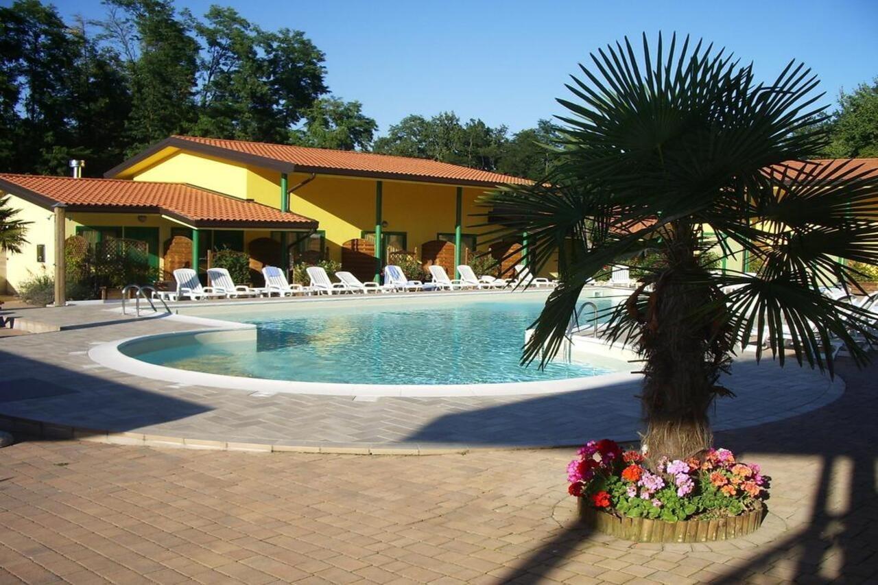 Hotel Ristorante La Perla Varallo Pombia Exterior photo