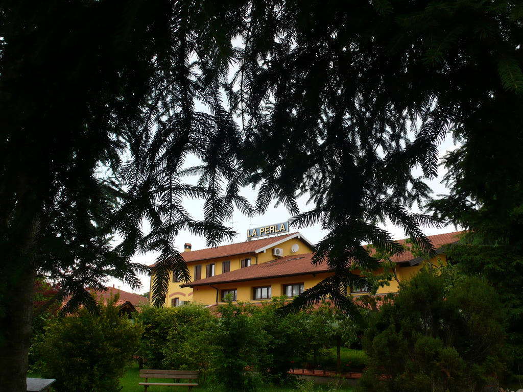 Hotel Ristorante La Perla Varallo Pombia Exterior photo