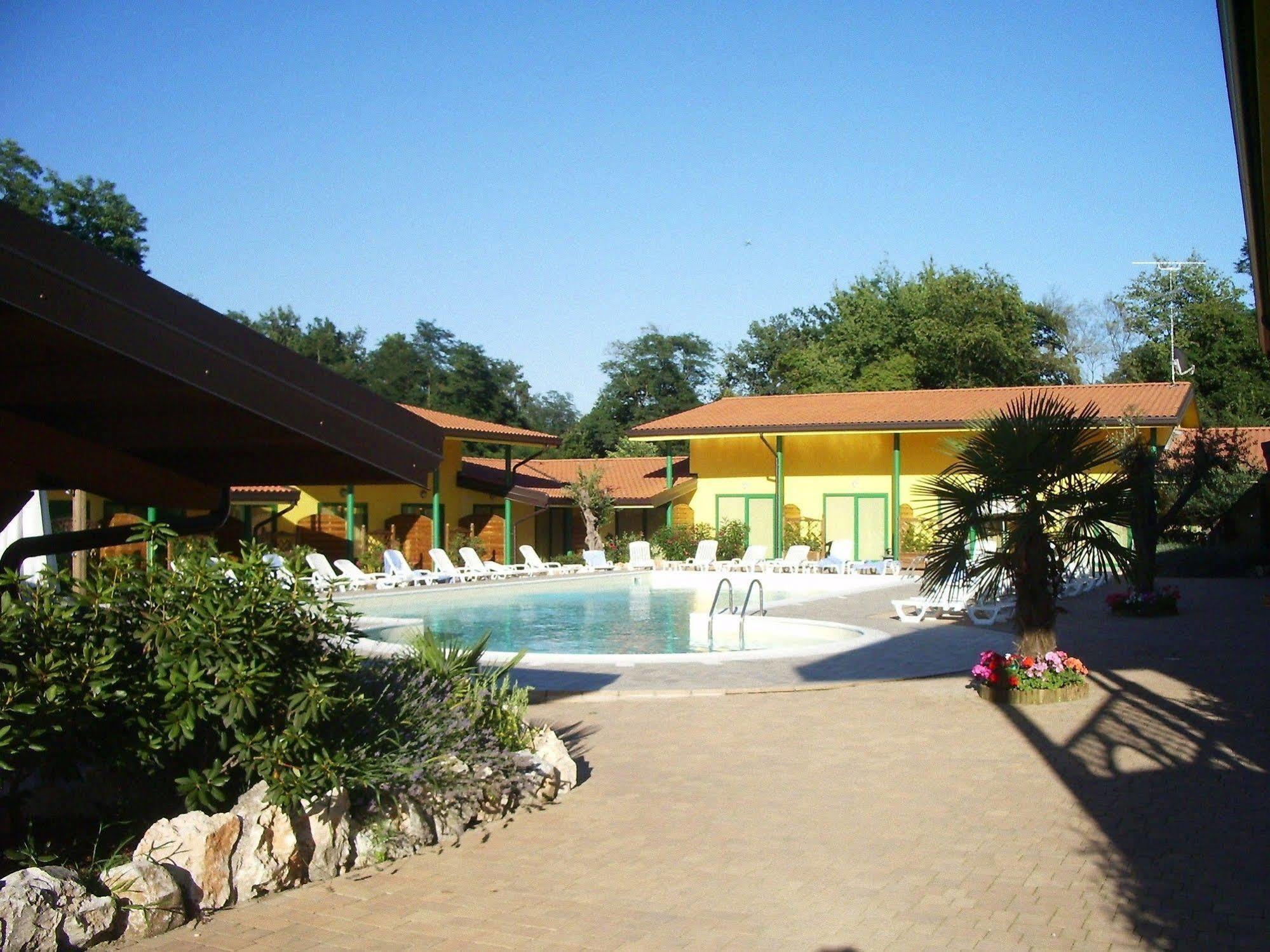 Hotel Ristorante La Perla Varallo Pombia Exterior photo