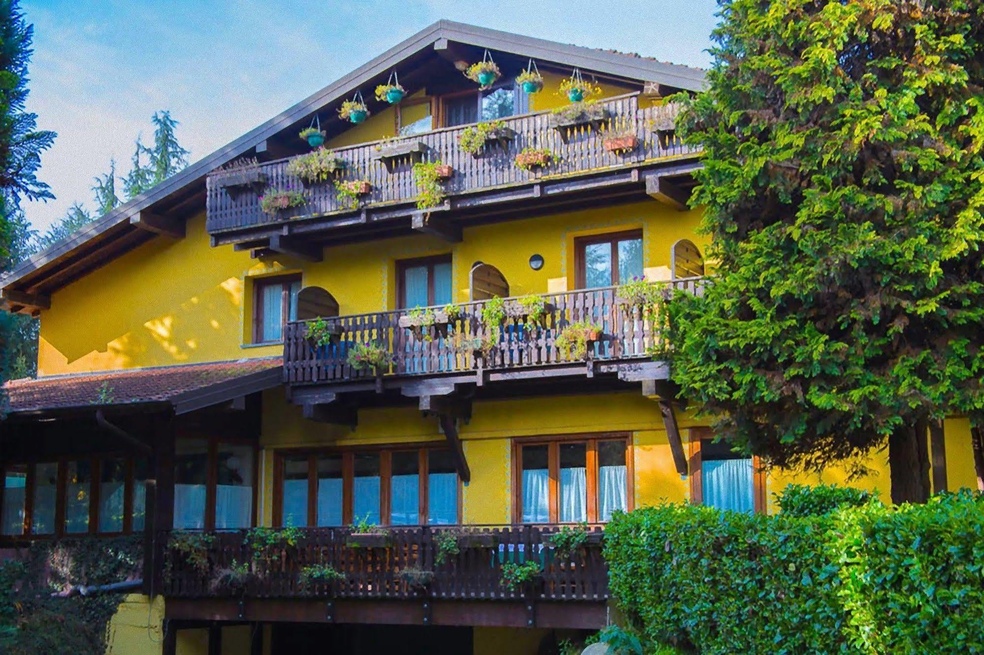 Hotel Ristorante La Perla Varallo Pombia Exterior photo