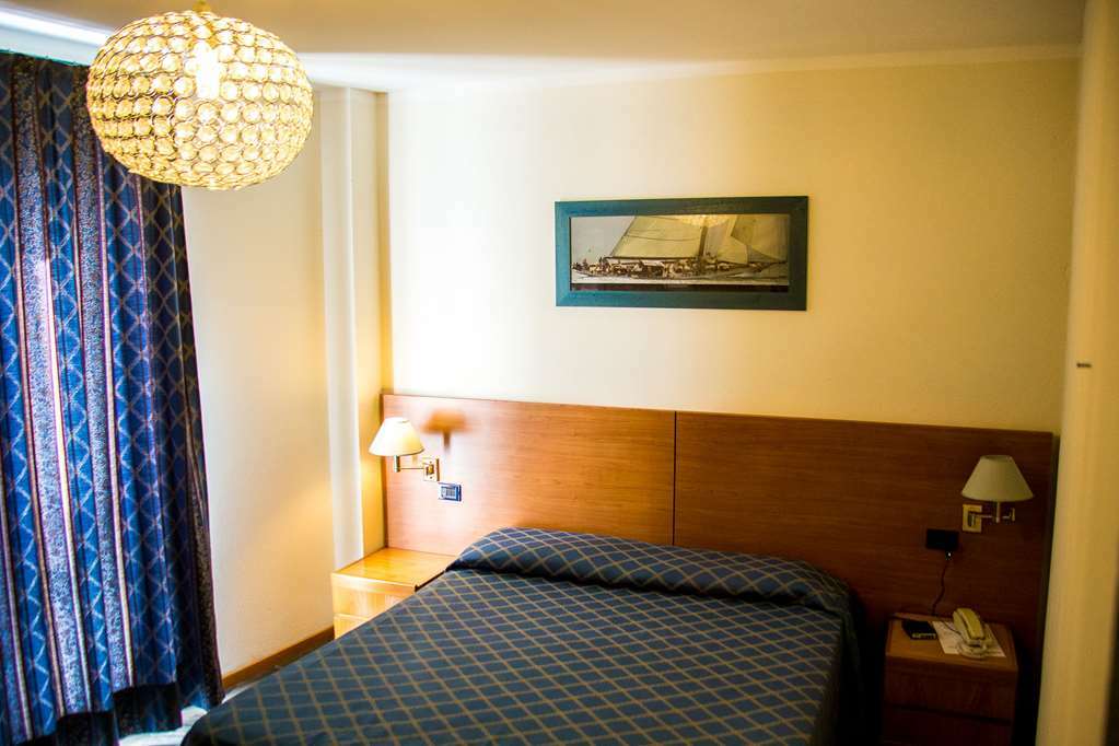 Hotel Ristorante La Perla Varallo Pombia Room photo