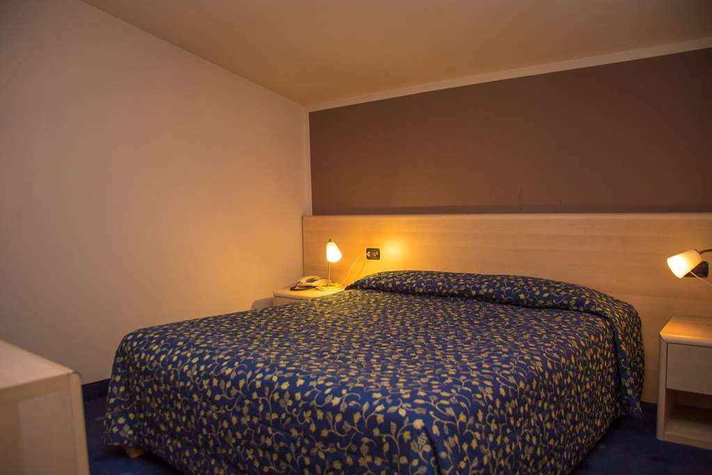 Hotel Ristorante La Perla Varallo Pombia Room photo